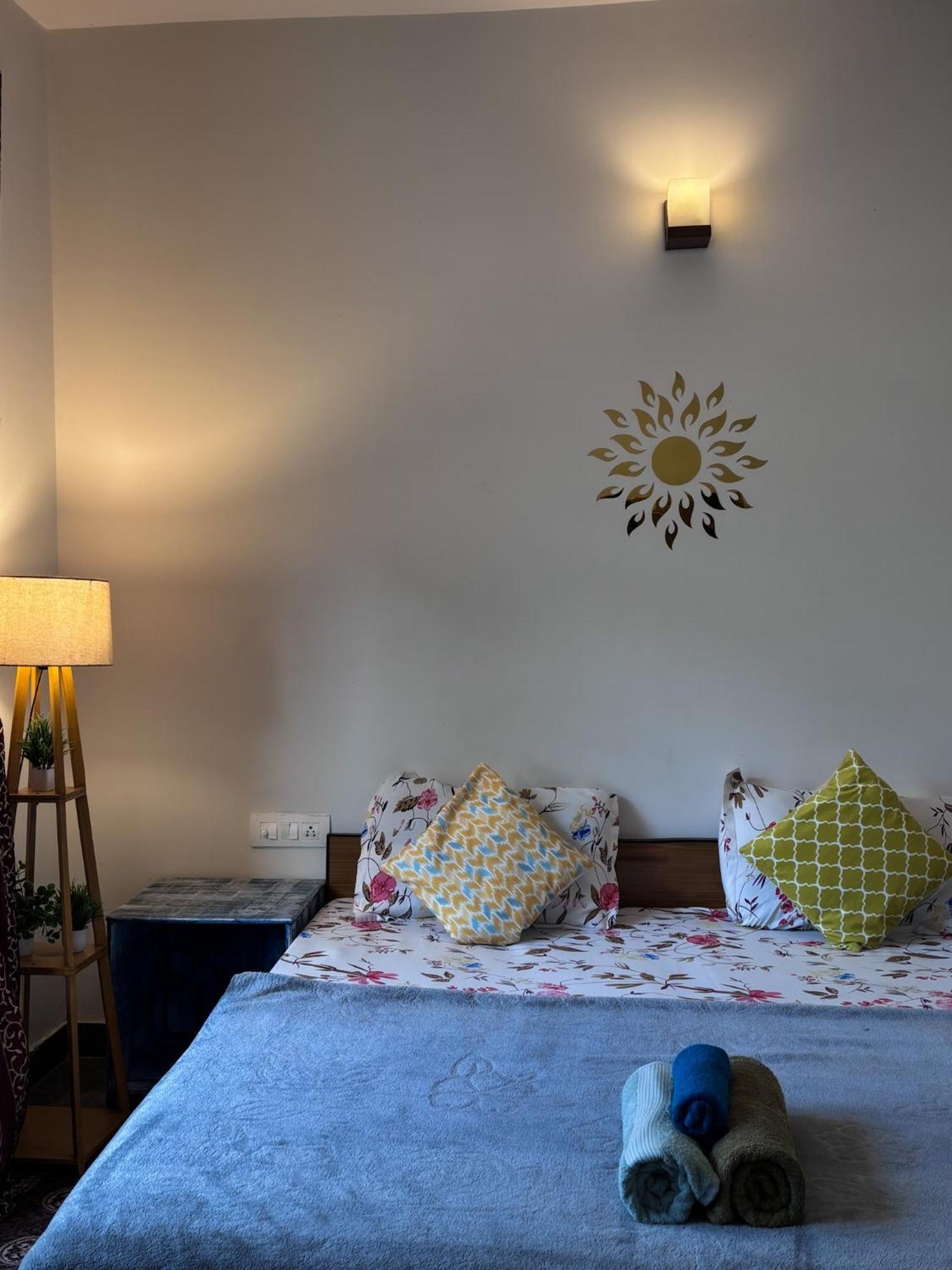 The Void - Dharamkot Apartment Dharamshala Room photo