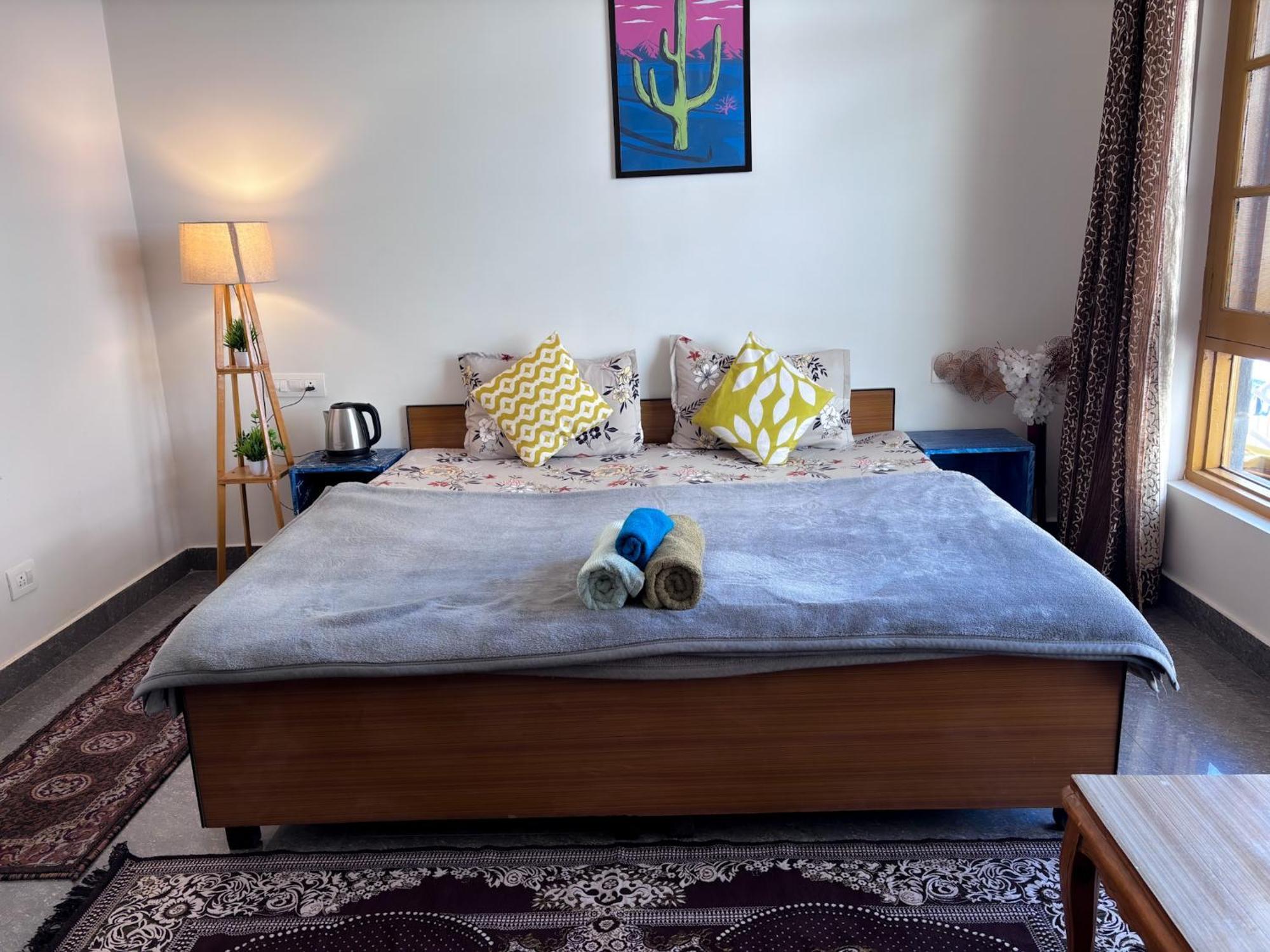 The Void - Dharamkot Apartment Dharamshala Room photo